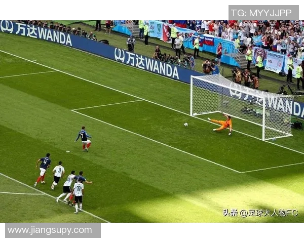 从传统足球战术演变到现代比赛多样化策略的深度探讨